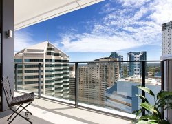 2103-438VictoriaAve06